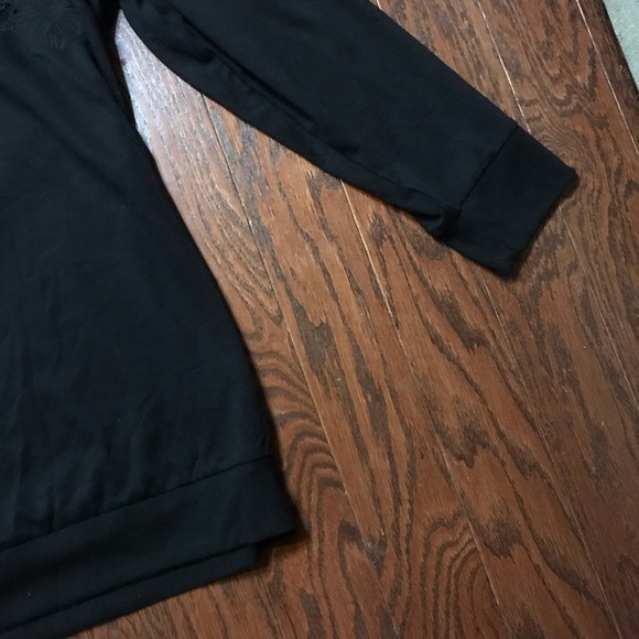 TORRID NWT Black Lace Embroidered Off Shoulder Top Sweatshirt Plus Sz 3X - Picture 7 of 8